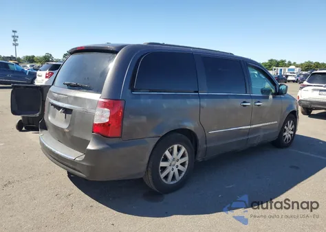 2015 Chrysler Town & Country Touring z USA, uszkodzony, nr VIN 2C4RC1BG1FR621017